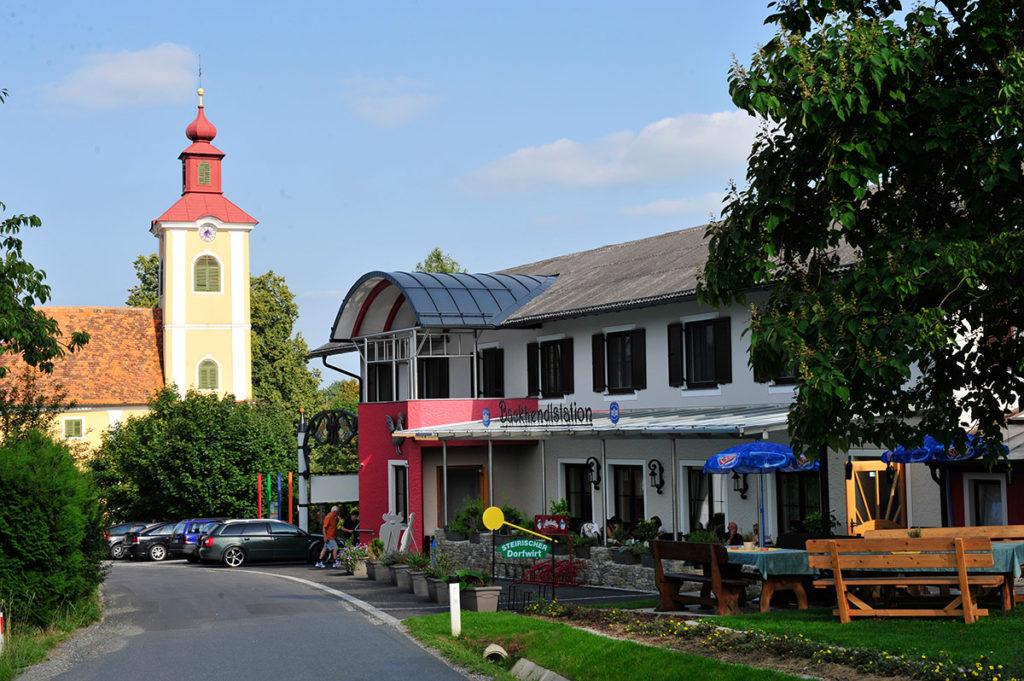 Backhendlstation Schneider in Auffen