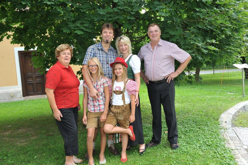 Familie Schneider von der Backhendlstation