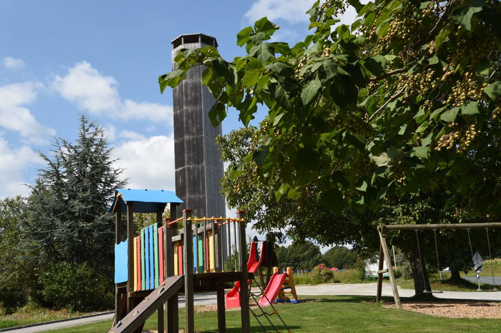 Spielplatz vor der Backhendlstation Schneider